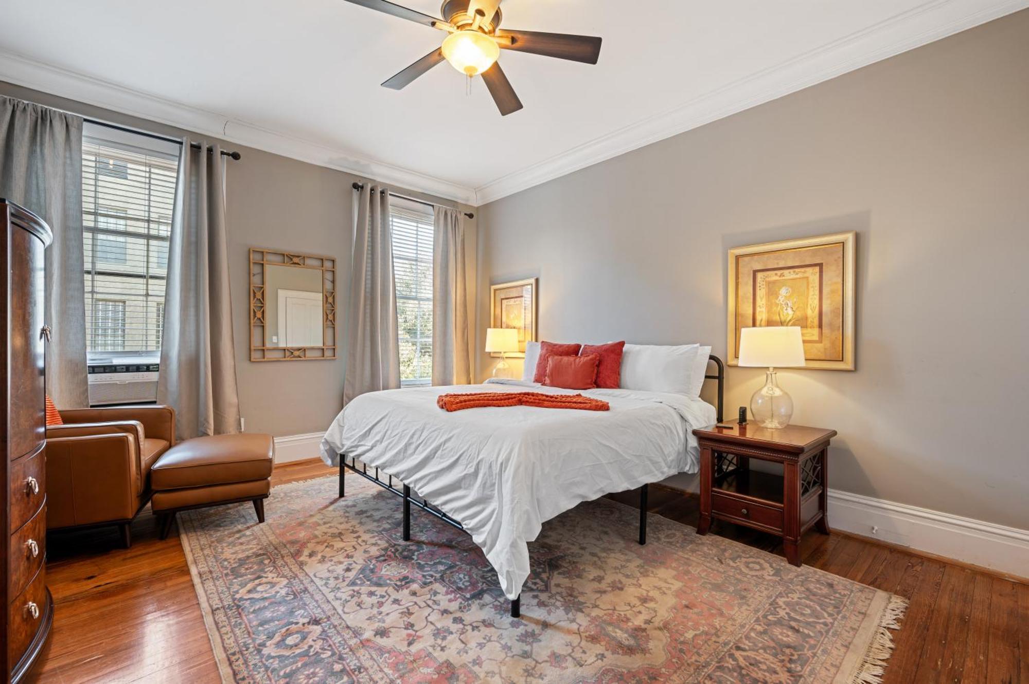 Walk To Bars Shopping River Street!-3 Holiday home Savannah